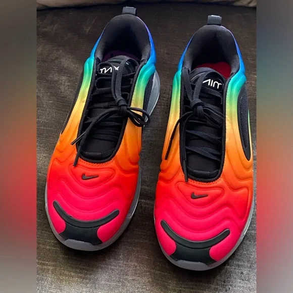 ✨BRAND NEW ✨💯% AUTHENTIC NIKE AIR MAX 720 BETRUE